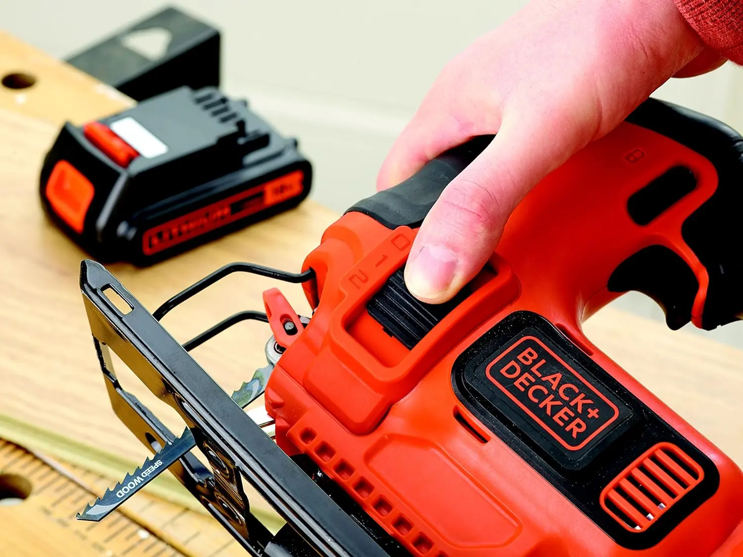 black decker scie sauteuse sans fil 18v