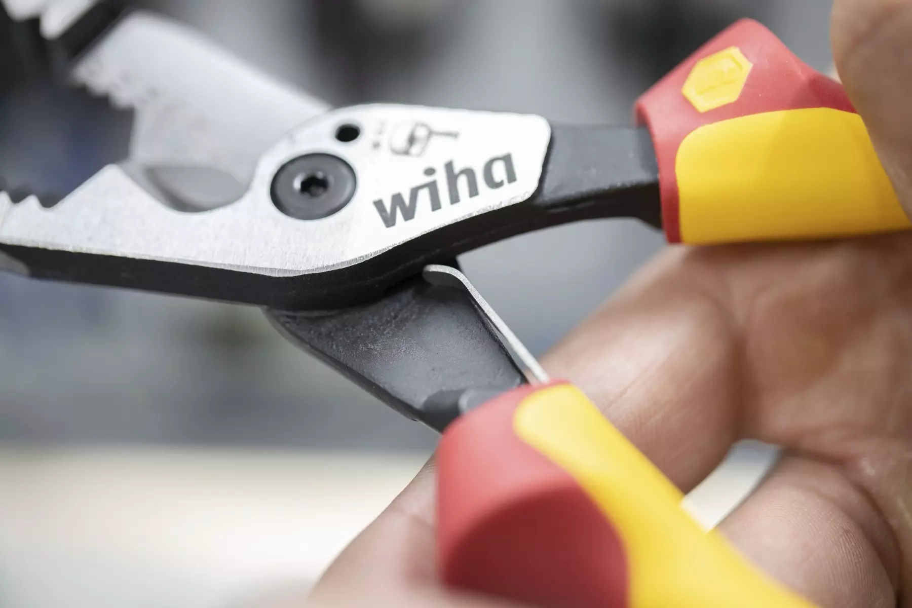 Pince Multiprise Industrielle WIHA - Tête étroite Pour Accès Difficile - Acier Chrome-vanadium