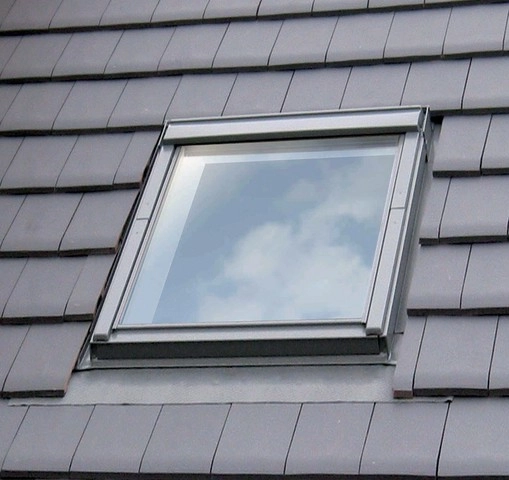 Fenêtre de toit VELUX à rotation - Confort - Motorisation Integra - GGU CK04 007621 55x98
