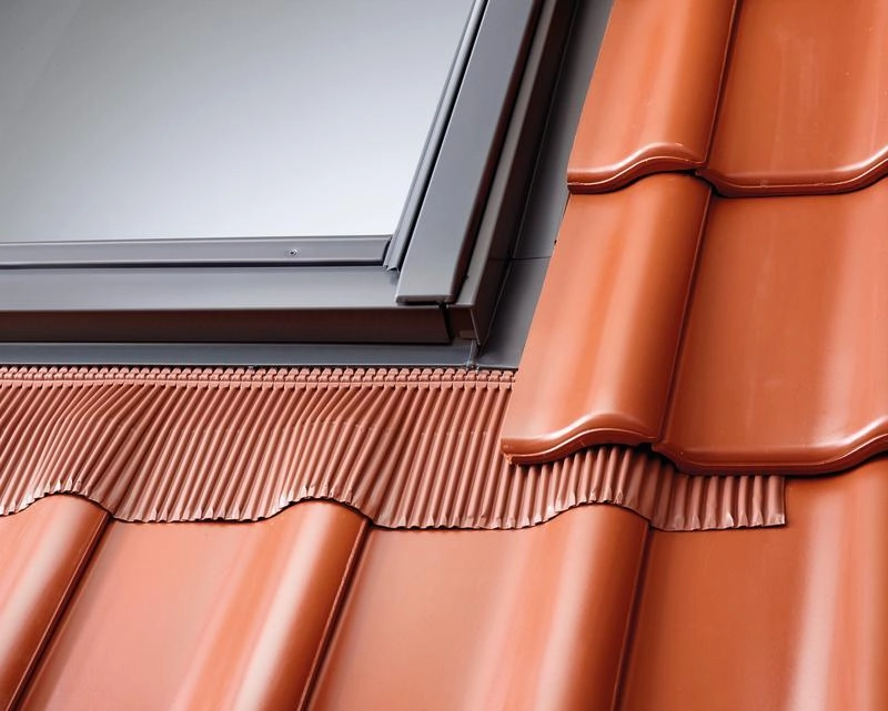 Raccord de remplacement Rouge brun 134x140 cm VELUX tuile jusqu'à 120 mm de relief - EW UK08 0700C2 