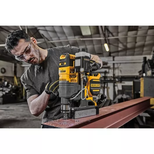 Perceuse magnétique DEWALT XR 18V - 2 Batteries 9.0 Ah renforcées, chargeur - DCD1623X2G-QW