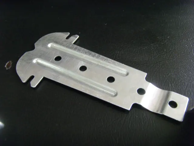 Boite de 50 suspentes universelles F47/F45 ISOTECH - 90mm - SP09F45F47