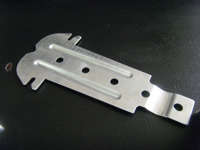 Boite de 50 suspentes universelles F47/F45 ISOTECH - 400mm - SU400 Boite de 50 suspentes universelles F47/F45 ISOTECH - 400mm - SU400