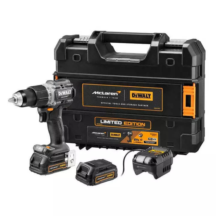 Perceuse à percussion XR 18V édition McLaren - DEWALT - avec 2 batteries 18V 1.7Ah - chargeur - coffret - DCD85ME2GT-QW Perceuse à percussion XR 18V édition McLaren - DEWALT - avec 2 batteries 18V 1.7Ah - chargeur - coffret - DCD85ME2GT-QW