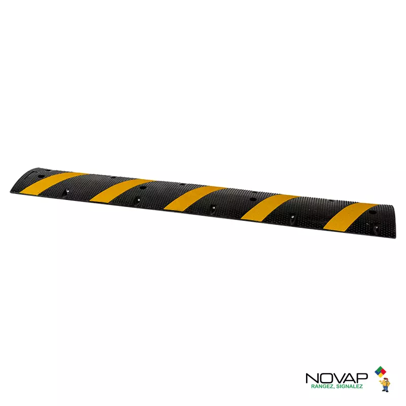 Ralentisseur monobloc Grand modèle noir et jaune rétroréfléchissant avec fixations incluses - 1830 mm - NOVAP - 6101383 Ralentisseur monobloc Grand modèle noir et jaune rétroréfléchissant avec fixations incluses - 1830 mm - NOVAP - 6101383