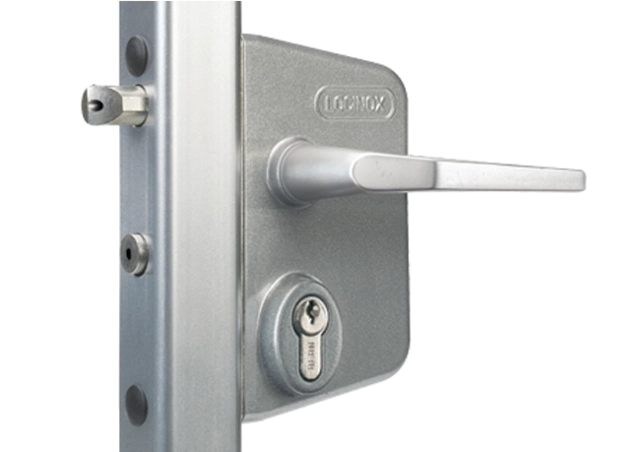 Serrure portail battant beq. + cyl. alu/inox profil 40 à 60 LOCINOX Serrure portail battant beq. + cyl. alu/inox profil 40 à 60 LOCINOX